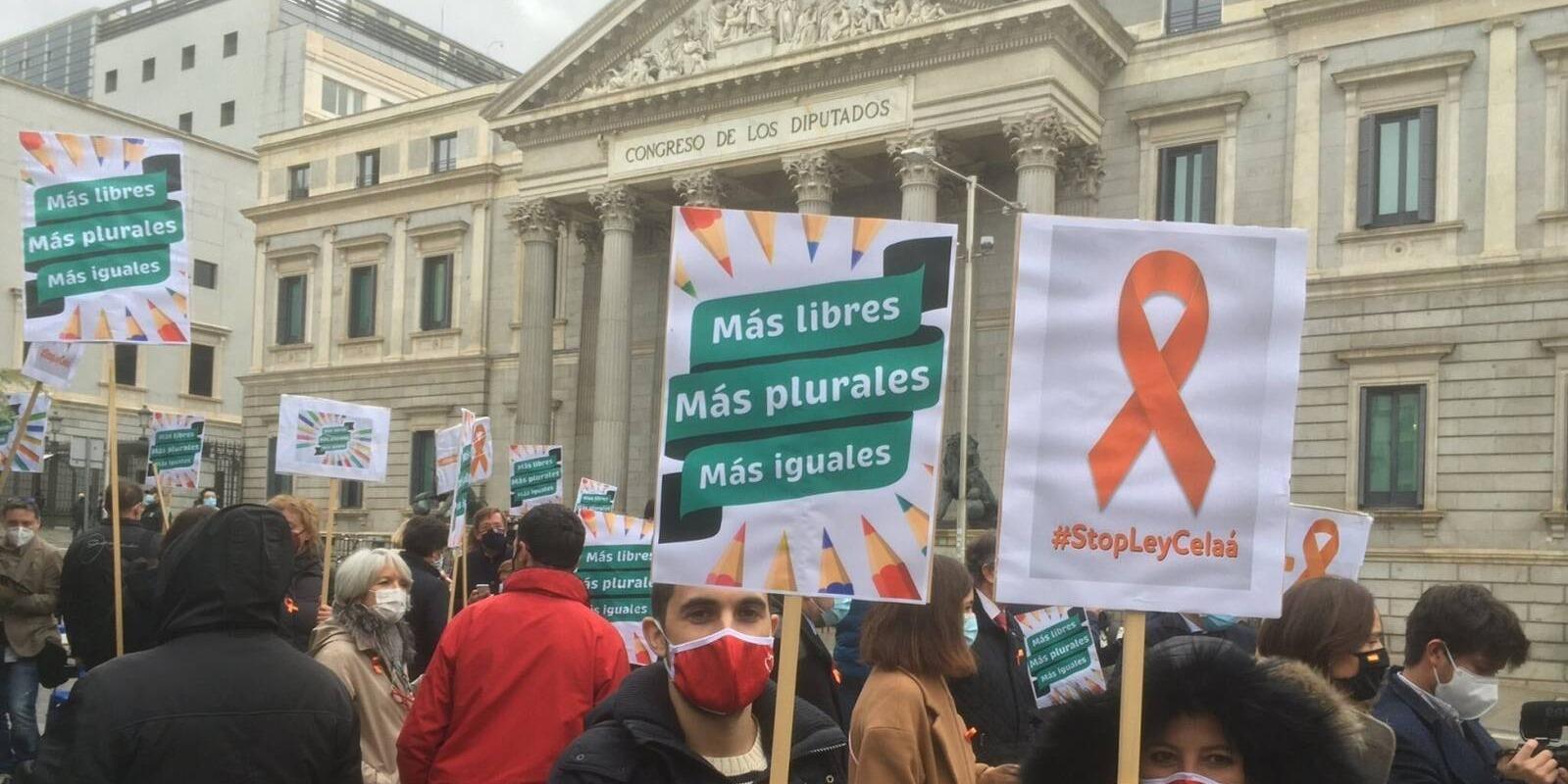 La educación concertada sale a la calle para mostrar su rechazo a la 'ley Celaá'