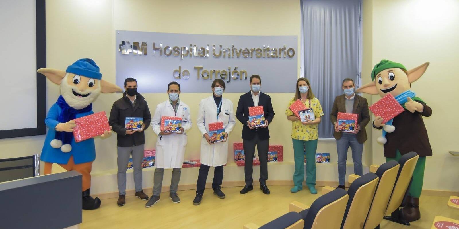 Los Guachis regalan sonrisas y juguetes en el Hospital de Torrejón