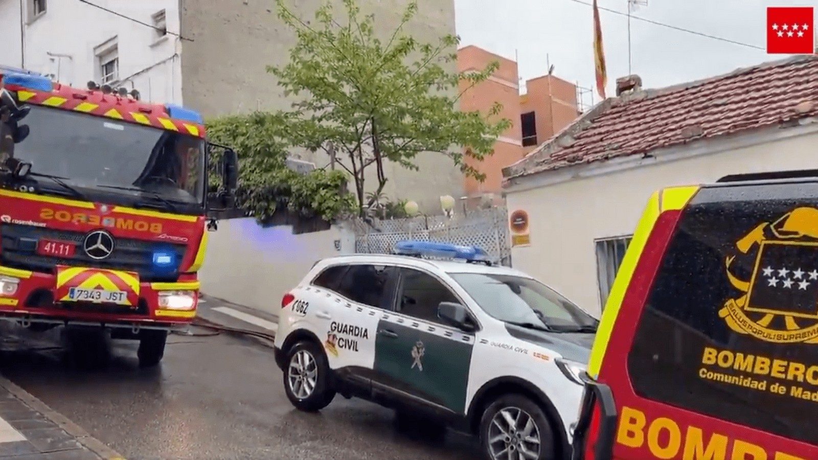 Los Bomberos de la Comunidad de Madrid extinguen un incendio en el patio interior de un edificio en Majadahonda Los Bomberos de la Comunidad de Madrid extinguen un incendio en el patio interior de un edificio en Majadahonda