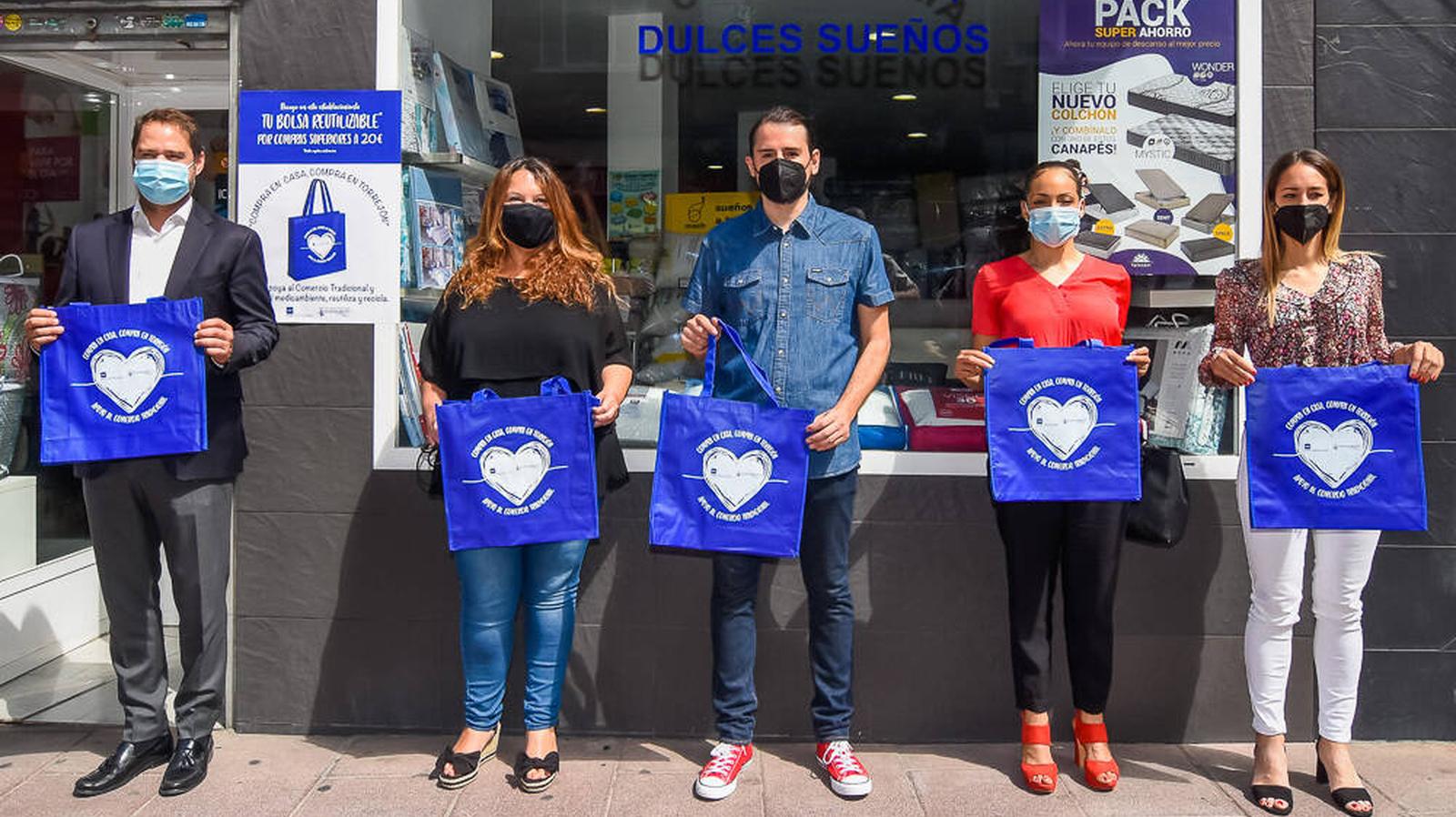 Torrejón de Ardoz lanza una campaña de apoyo al comercio tradicional entregando bolsas de compra reutilizables