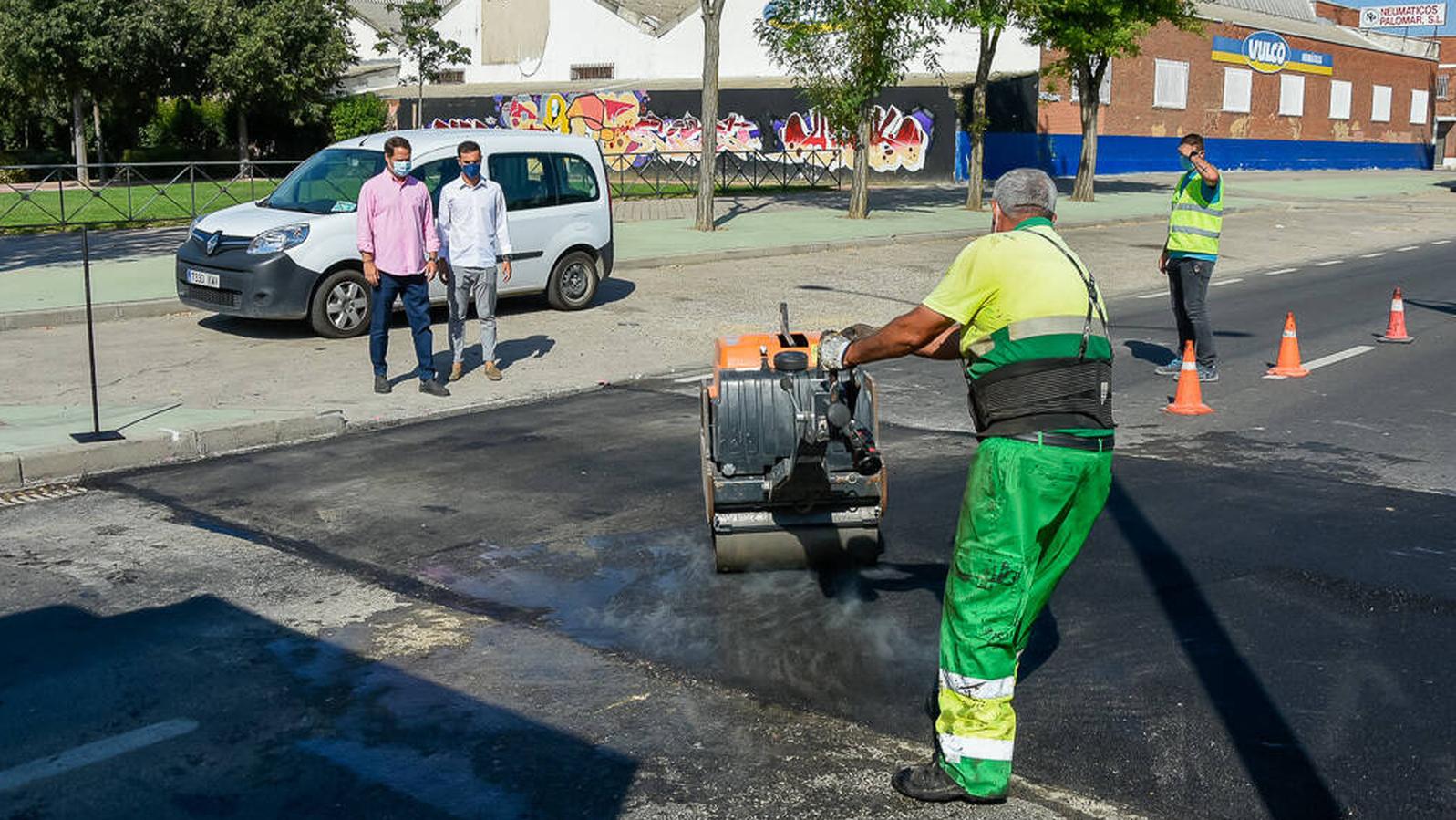 Torrejón sustituye las bandas reductoras de velocidad de la carretera de Loeches por otras de menor impacto