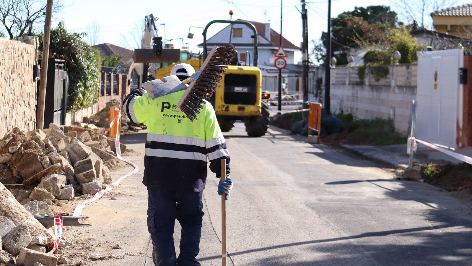 Sevilla la Nueva inicia las obras de pavimentación y acerado en la c/ Fuente Roque Sevilla la Nueva inicia las obras de pavimentación y acerado en la c/ Fuente Roque