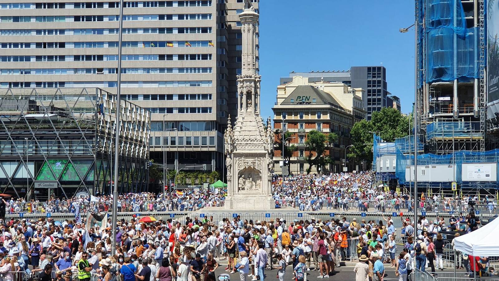 Decenas de miles de personas salen a las calles de Madrid en defensa de la vida Decenas de miles de personas salen a las calles de Madrid en defensa de la vida
