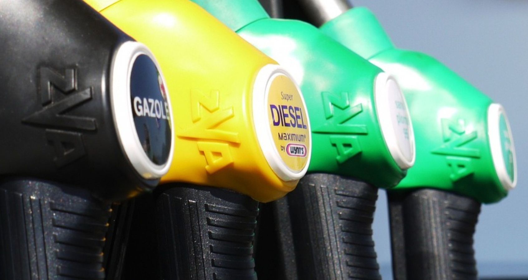 El aumento de los precios de la gasolina afecta a más de la mitad de los planes de verano de los consumidores El aumento de los precios de la gasolina afecta a más de la mitad de los planes de verano de los consumidores