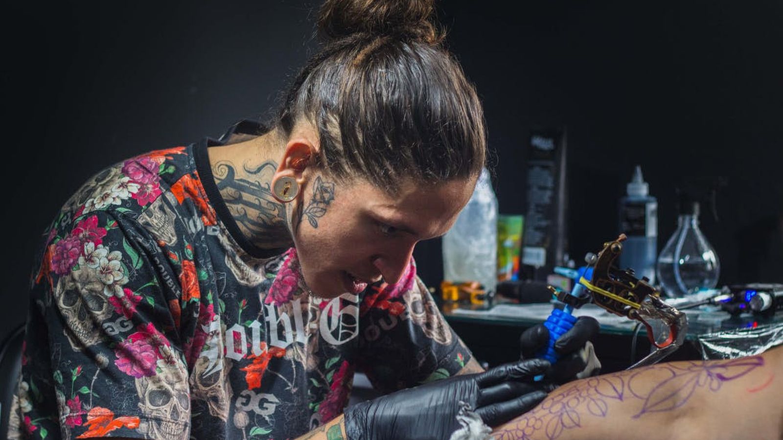 Una escuela que lleva desde 2008 enseñando a tatuar