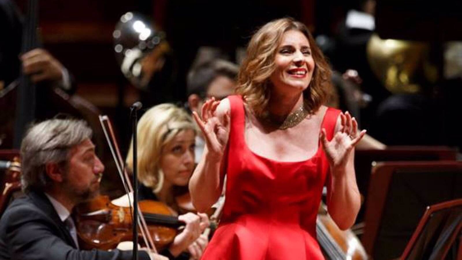 El Carnegie Hall se rinde al embrujo de Falla y a la 'primorosa' Sabina Puértolas El Carnegie Hall se rinde al embrujo de Falla y a la 'primorosa' Sabina Puértolas