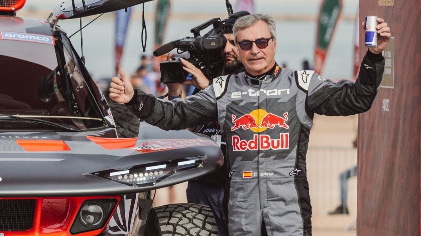 Carlos Sainz toma el mando en el inicio del Dakar