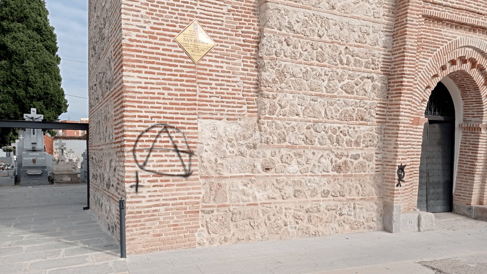 Vandalizada la ermita de la Señora de la Antigua de Carabanchel Vandalizada la ermita de la Señora de la Antigua de Carabanchel