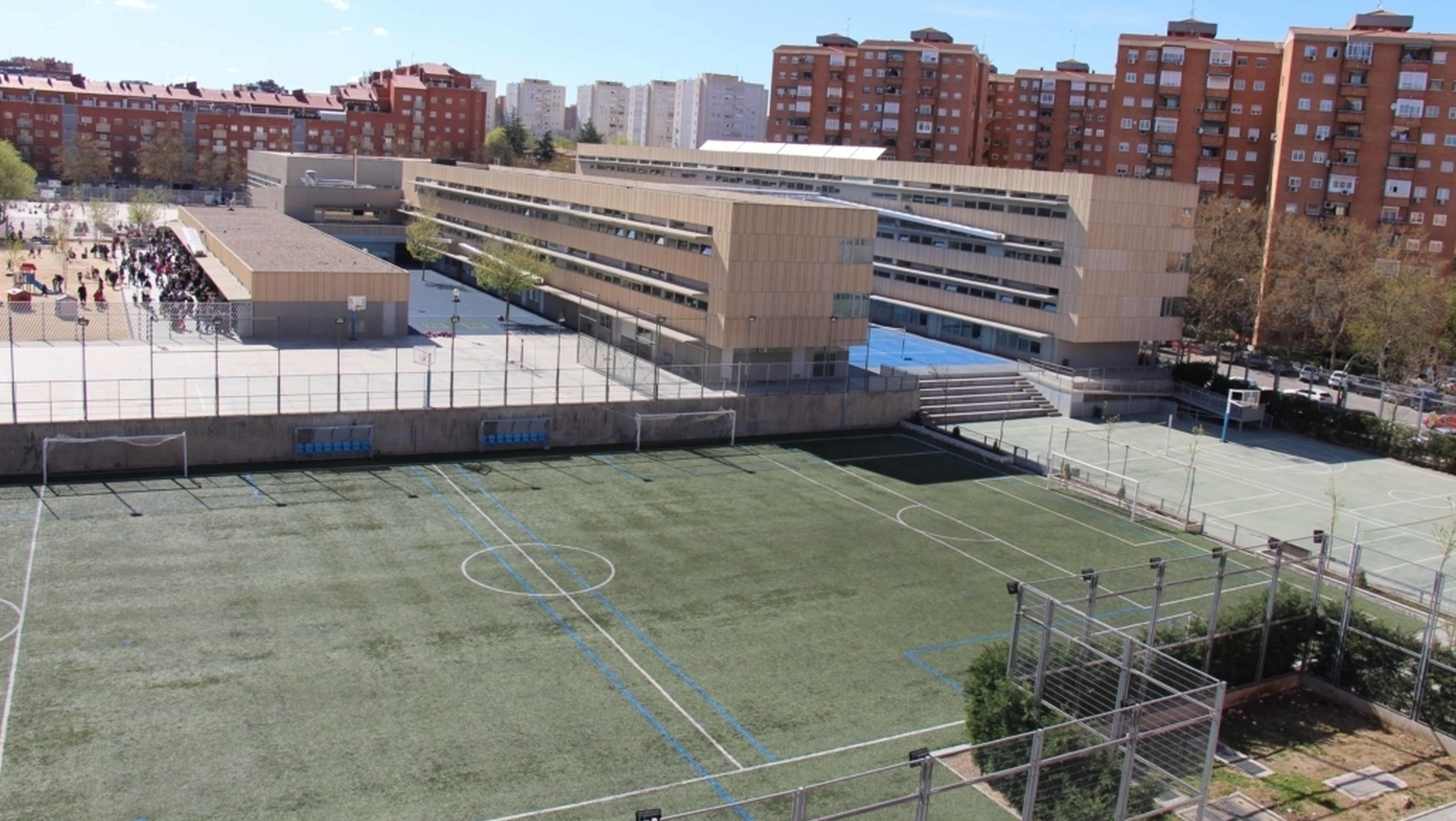 El Ayuntamiento dicta el cese y clausura del centro deportivo del colegio Newman, asimismo de propuesta de sanción de 60.000€