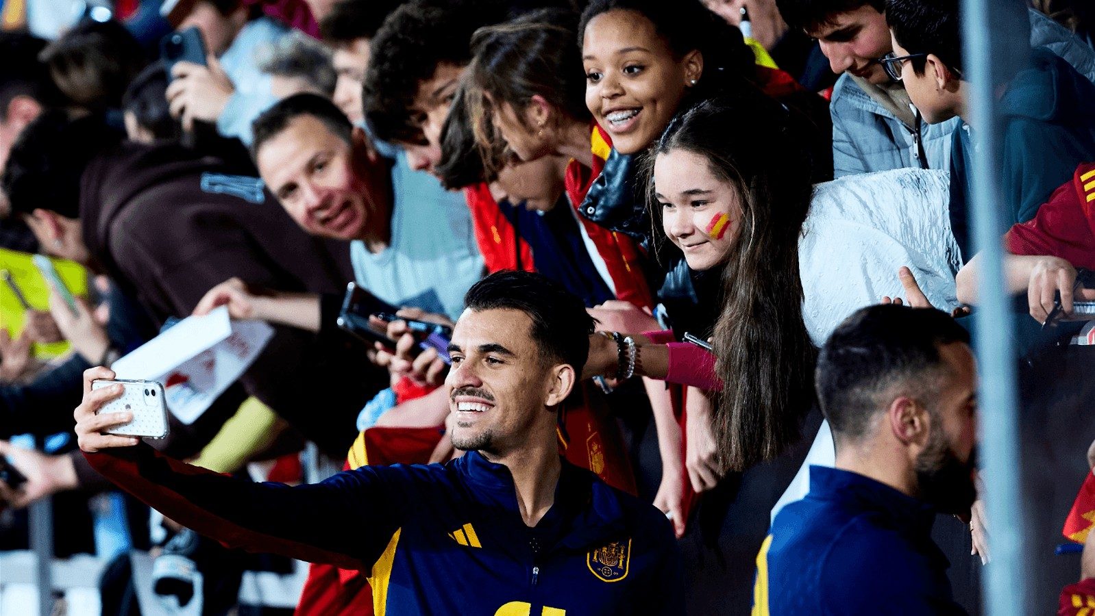 La nueva selección de Luis de la Fuente arranca con un multitudinaria primera sesión en Las Rozas La nueva selección de Luis de la Fuente arranca con un multitudinaria primera sesión en Las Rozas