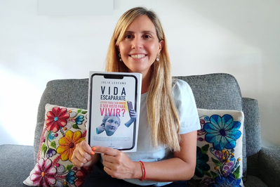 foto julia lescano con libro