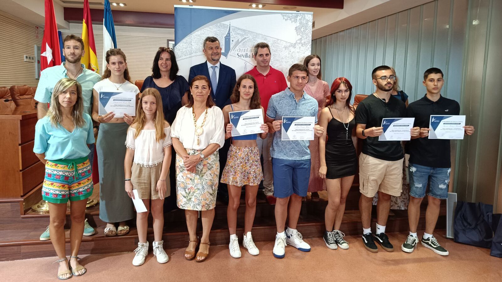 El Ayuntamiento de Sevilla la Nueva premia a veintitrés estudiantes destacados