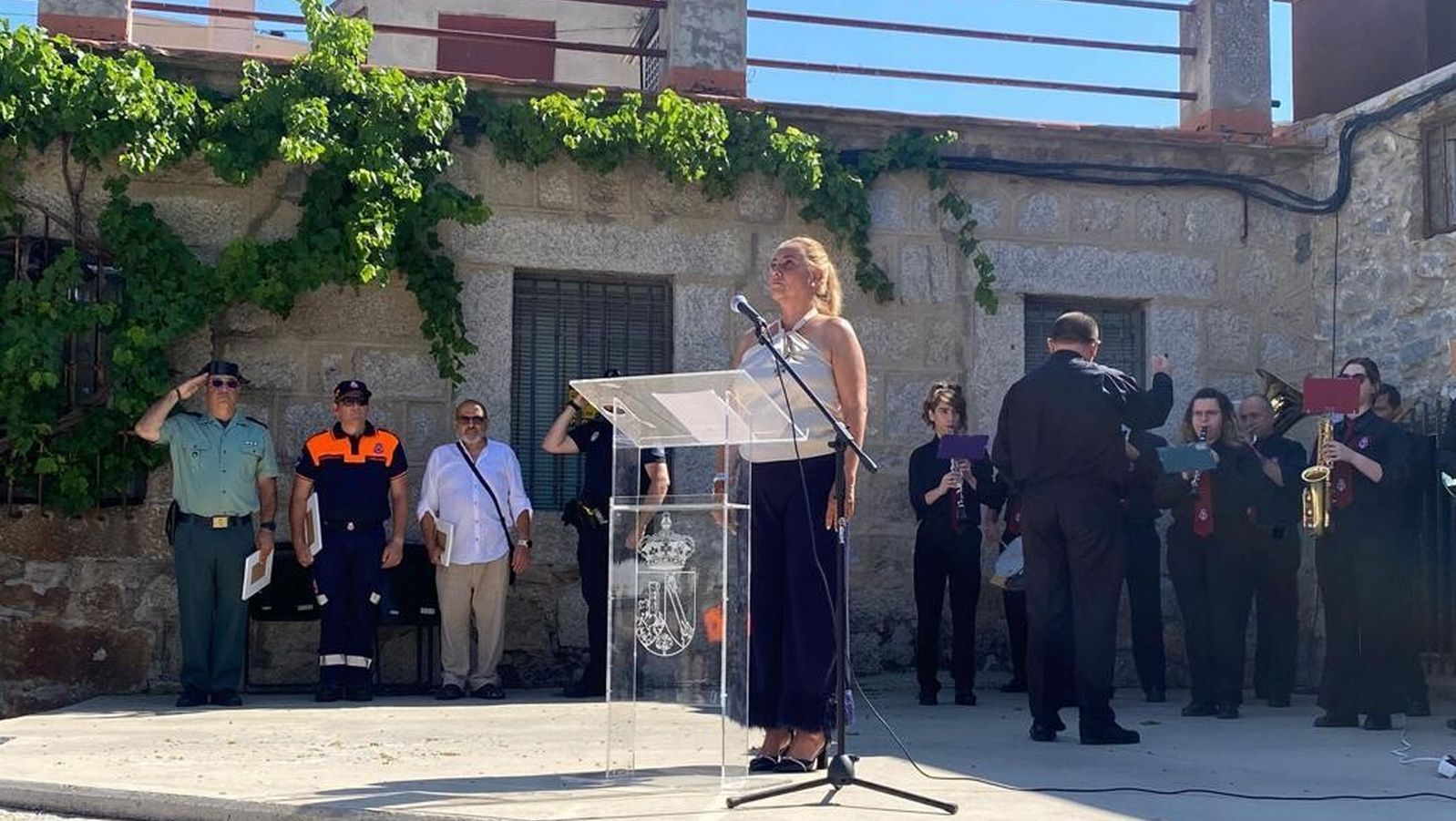 Almudena Negro, alcaldesa de Torrelodones, invita a Sánchez a las fiestas para que compruebe que el punto violeta estará presente