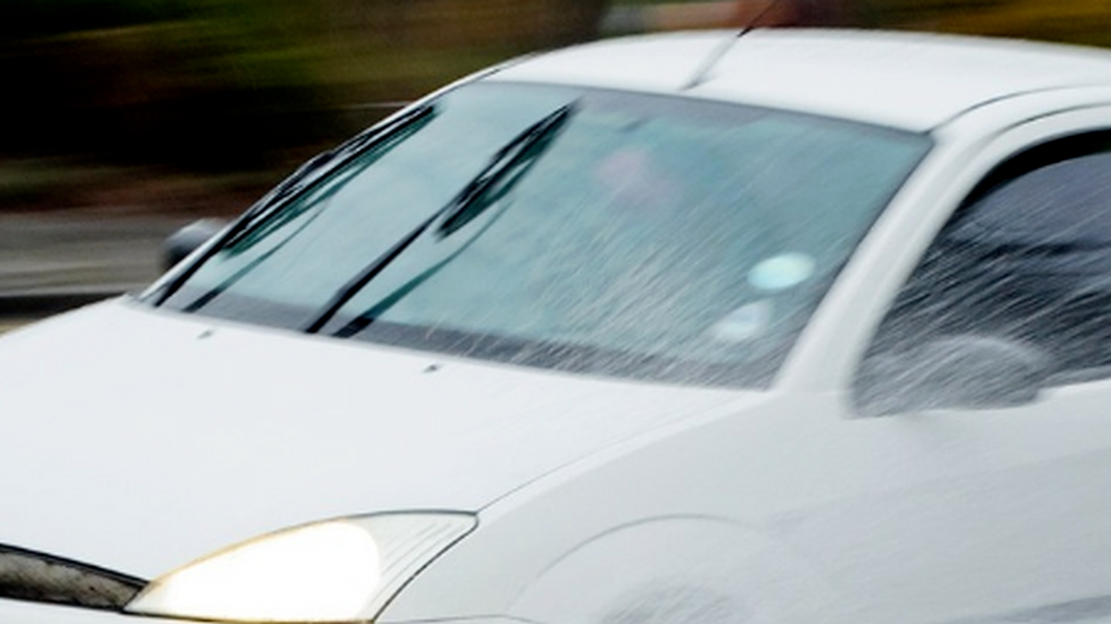Carreteras polvorientas y alérgenos: Protección de la seguridad del conductor mediante la limpieza del parabrisas