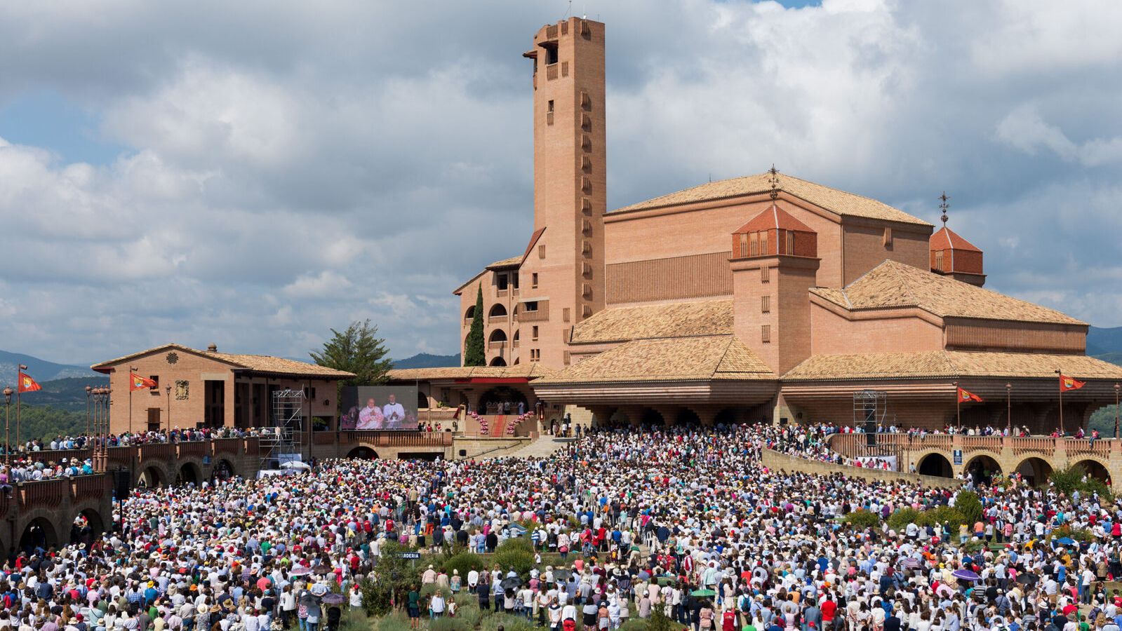 El obispo de Barbastro intenta hacerse con el control del Santuario de Torreciudad El obispo de Barbastro intenta hacerse con el control del Santuario de Torreciudad