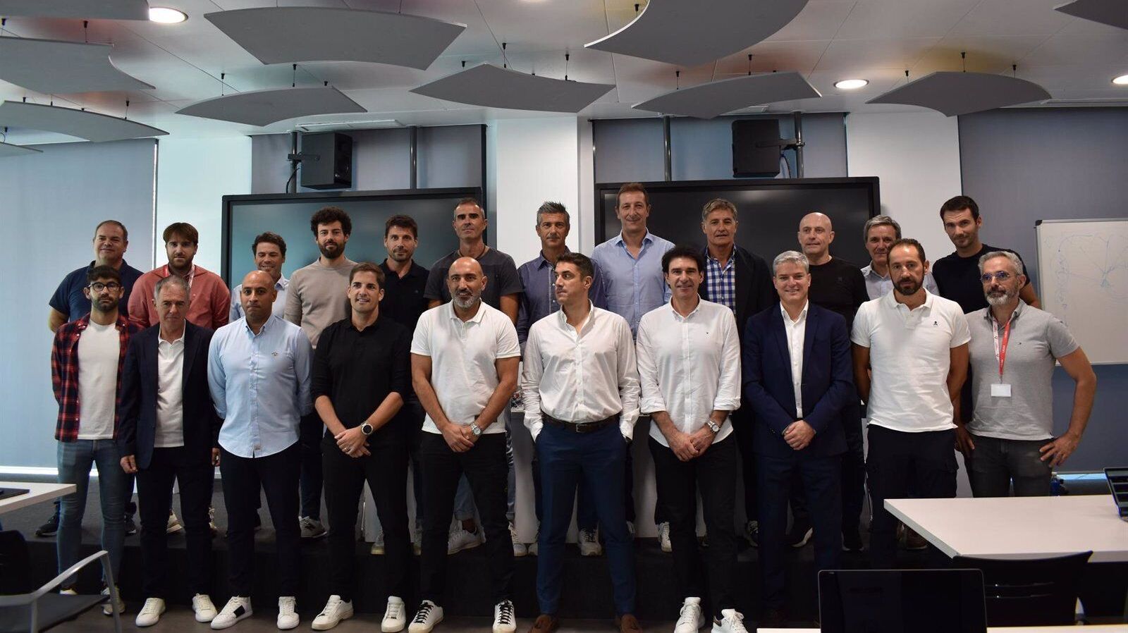 LaLiga inicia un proyecto piloto de análisis de datos con entrenadores sin equipo