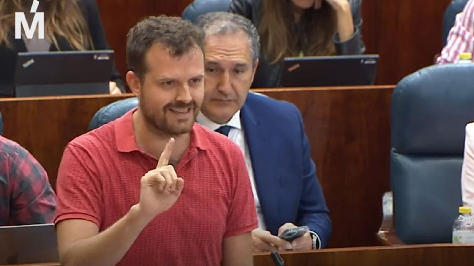 Bronca en la Asamblea por decir un diputado de Más Madrid "lo facha y lo bien que hace todo" Ayuso