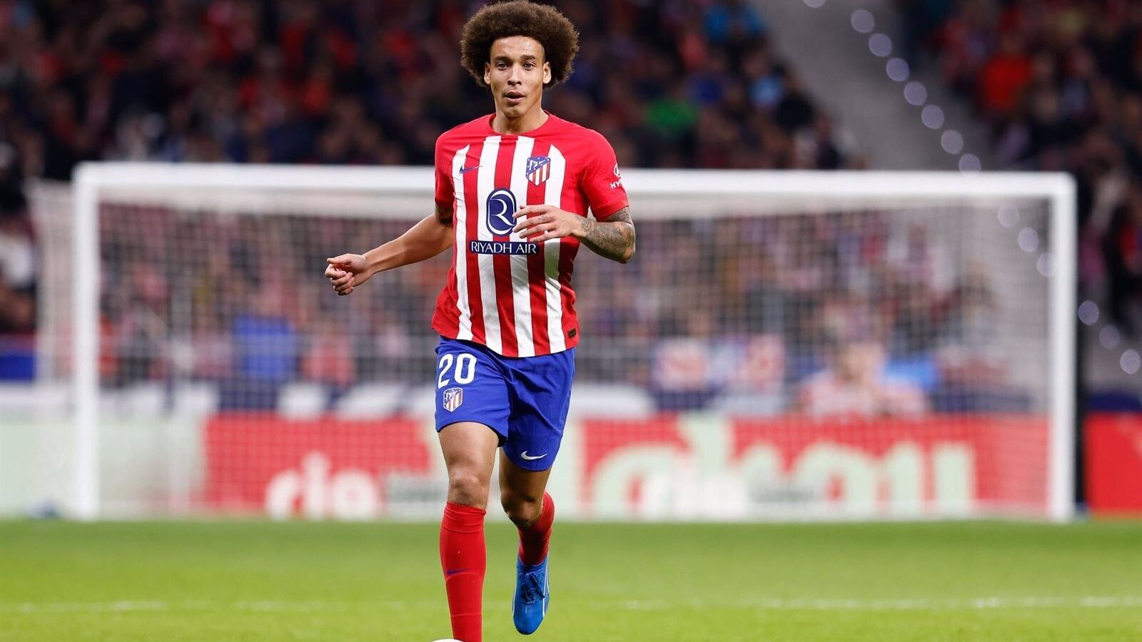 Axel Witsel: "El Feyenoord es un equipo joven y que saben presionar bien"