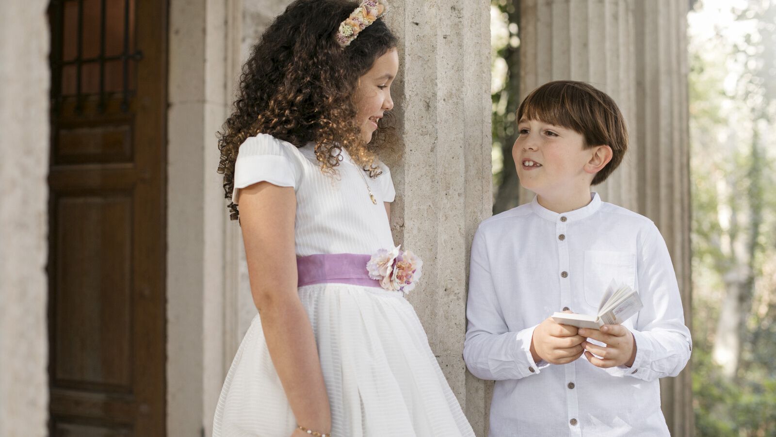 Celebrando momentos únicos: Trajes y vestidos de Comunión que enamoran