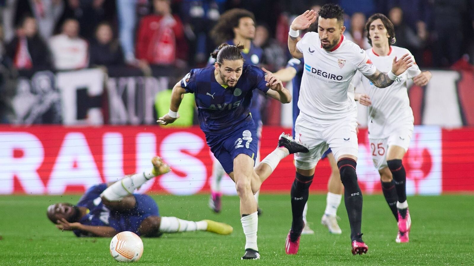 El centrocampista portugués Miguel Crespo llega cedido al Rayo Vallecano