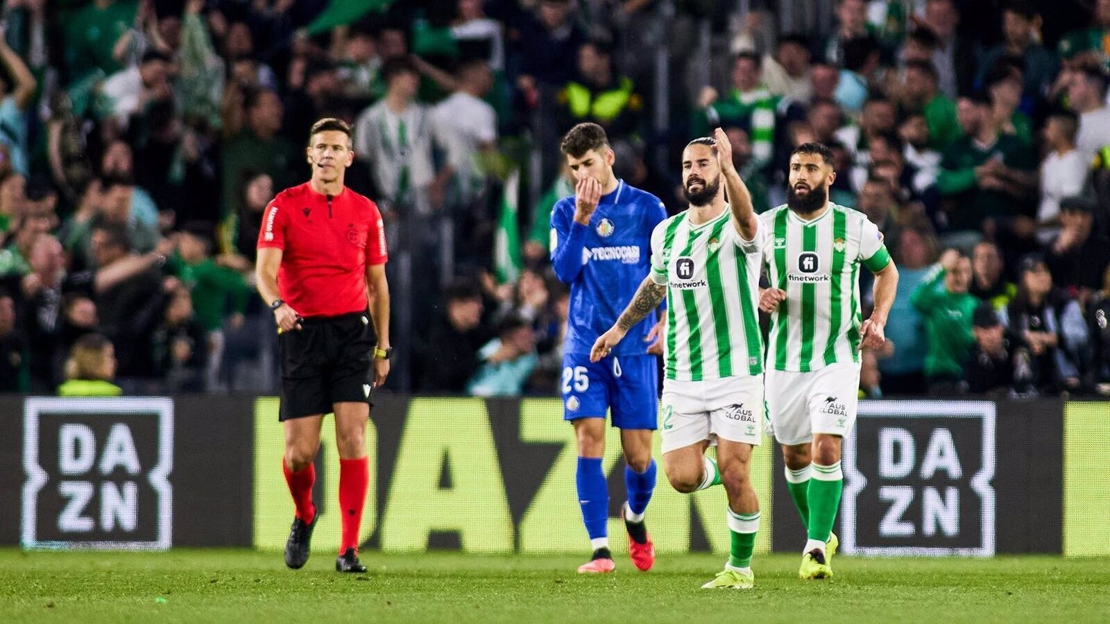El Betis sufre y pierde a Isco ante el Getafe y el Celta se levanta en El Sadar