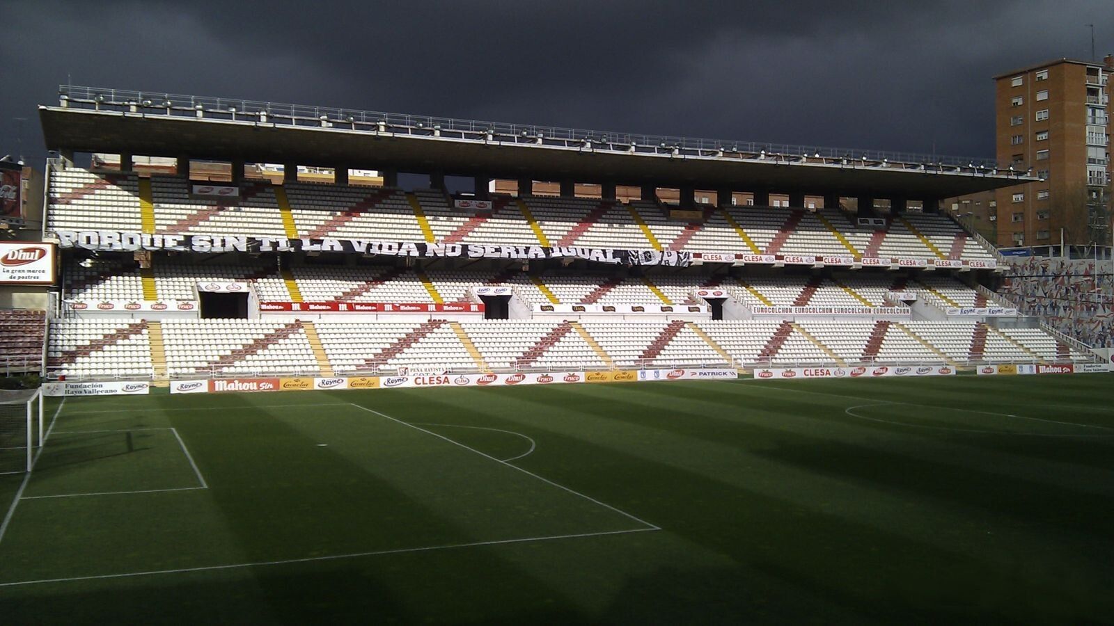 La capital asegura que quiere "ayudar a que el Rayo se quede en Vallecas"