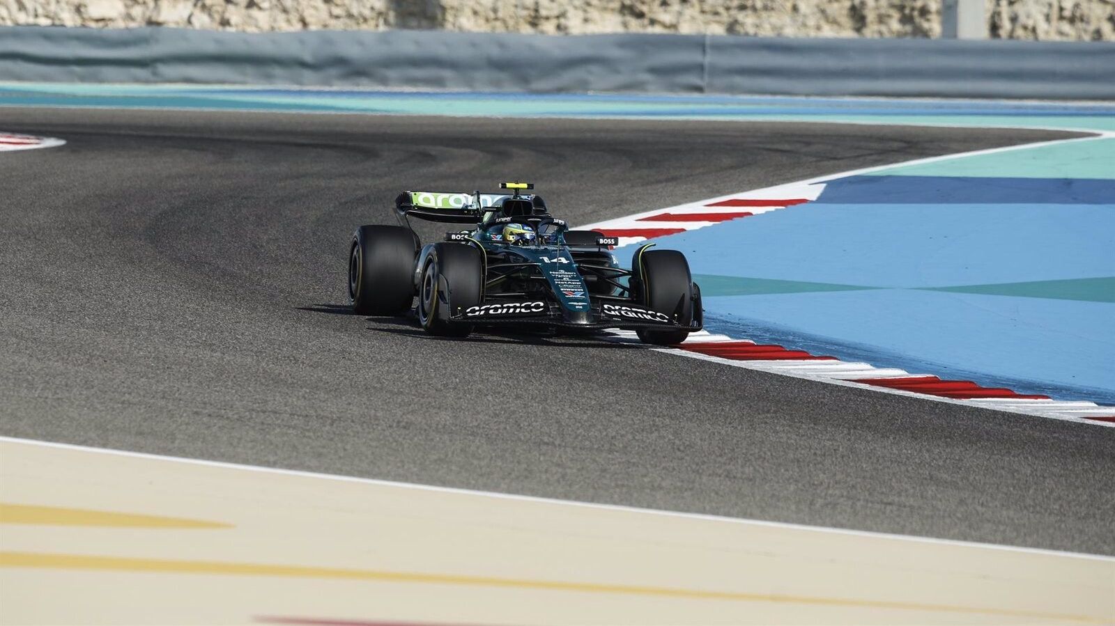 Alonso supera a Ferrari y Red Bull y sigue de cerca a unos Mercedes que van en serio