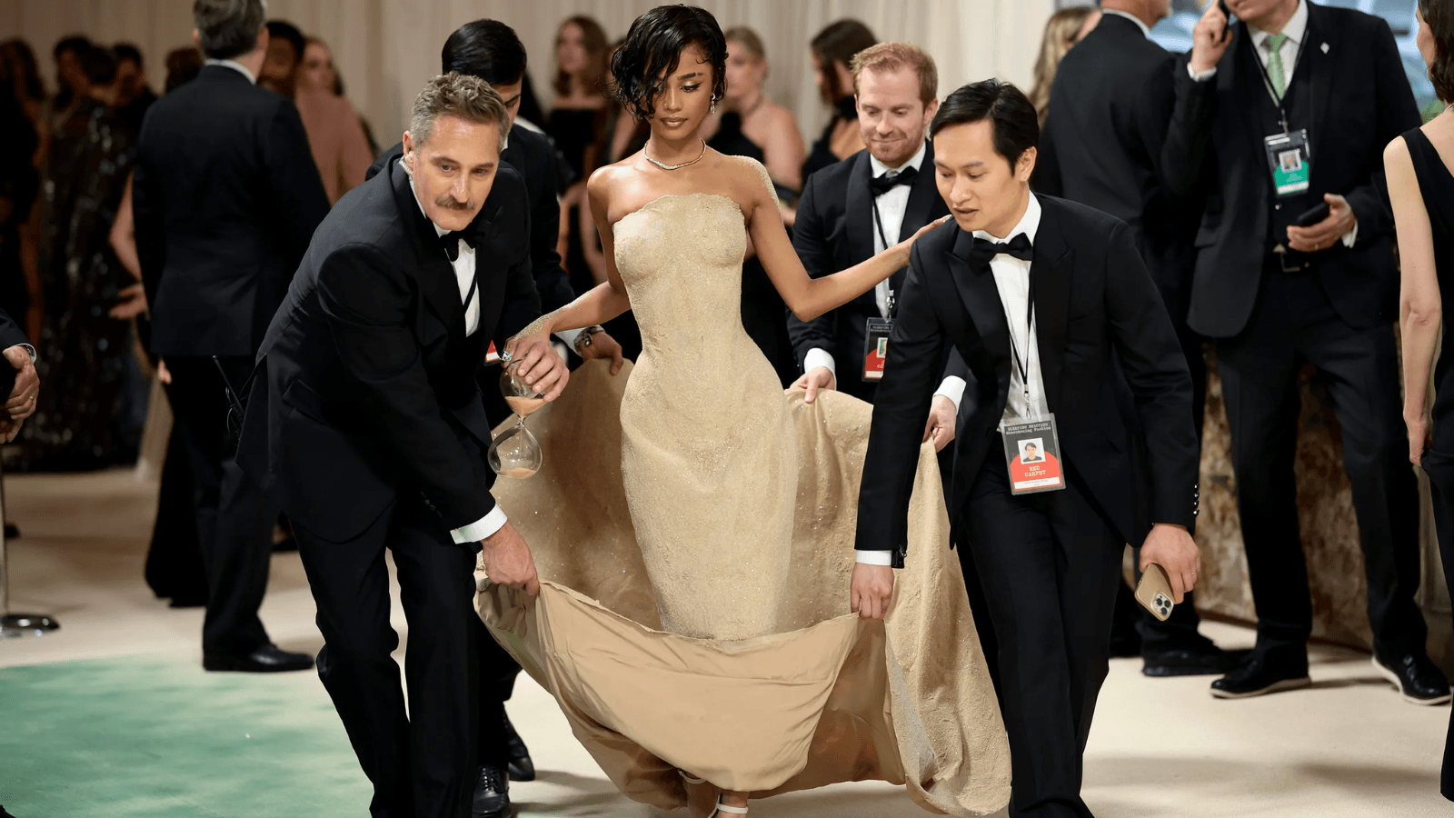 ¿Qué es la MET Gala y por qué han causado tanto revuelo los vestidos imposibles?