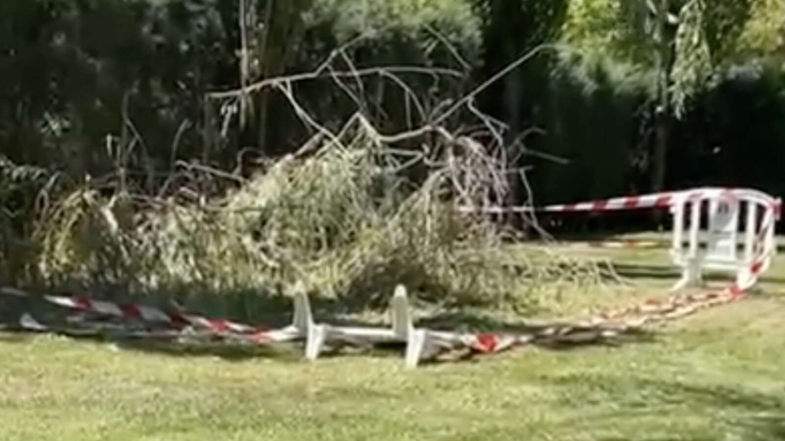 El PSOE de Tres Cantos denuncia el estado de la piscina de Embarcaciones