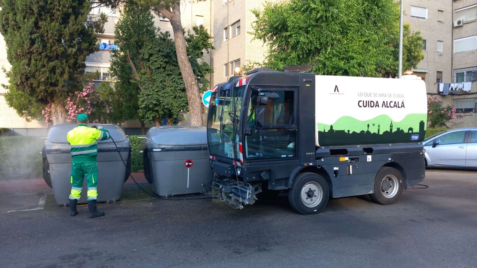 Valoriza implementa un nuevo servicio de limpieza de contenedores en Alcalá de Henares
