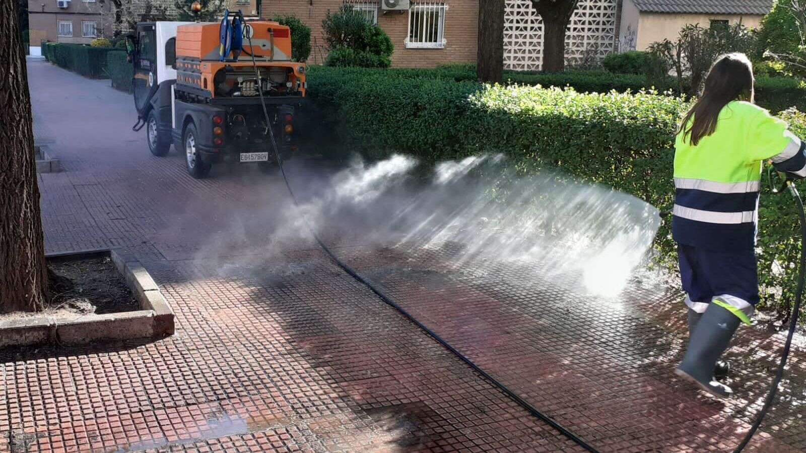 Valoriza comienza las acciones de limpieza intensiva en Alcalá de Henares 