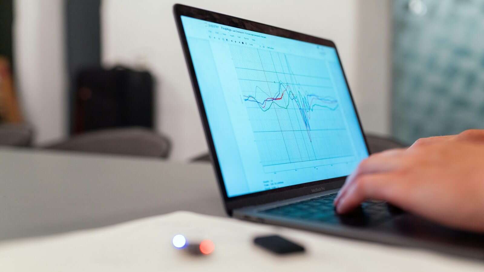 La creación de empresas cae un 3% en Madrid en marzo y el capital suscrito se desploma un 33%