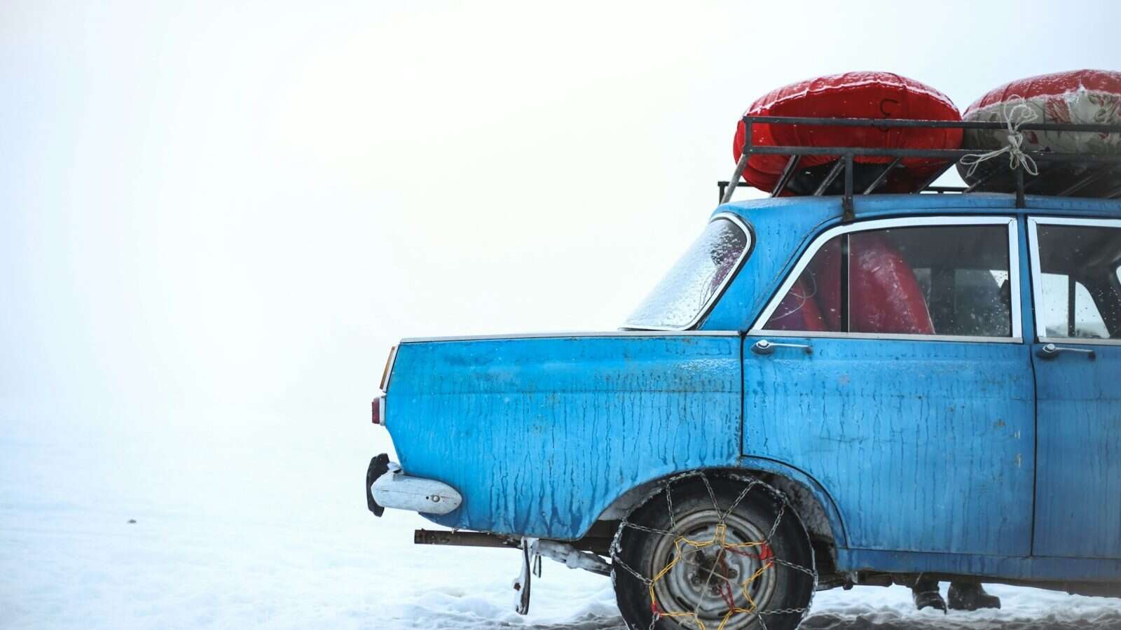 ¿Cómo poner las cadenas para la nieve del coche?