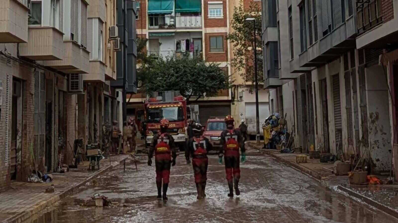 Un nuevo equipo de bomberos de Madrid viaja a Valencia para apoyar tras la DANA