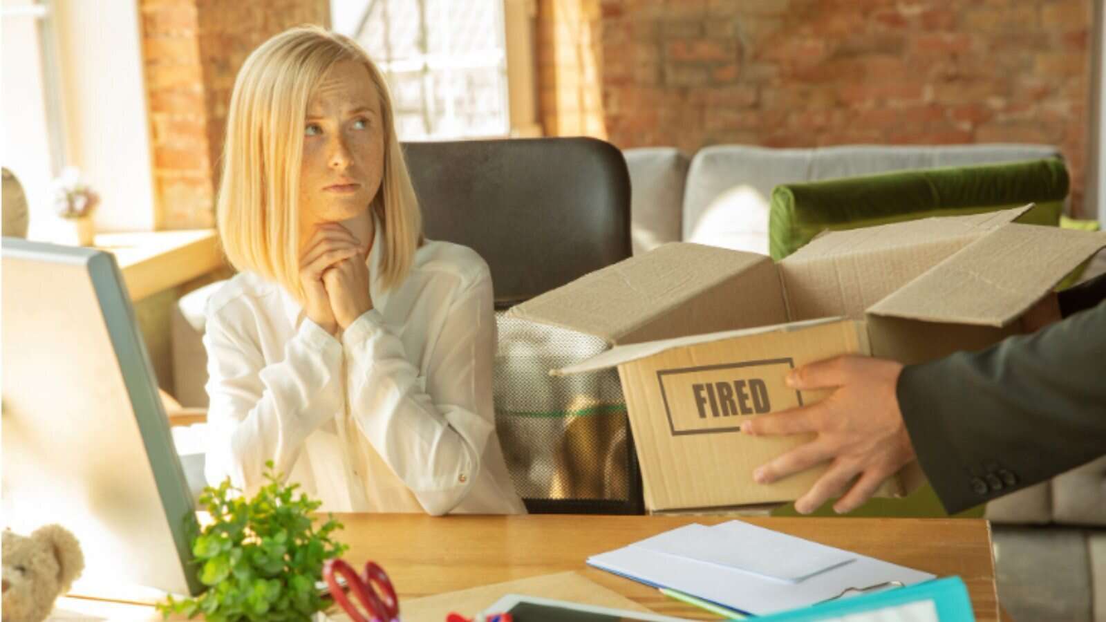 Intrusismo laboral en España: Cerrajeros, cirujanos y tatuadores en la mira