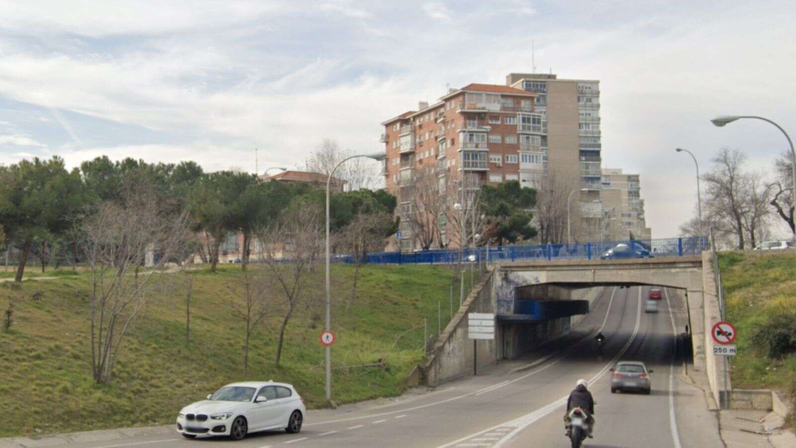 El Ayuntamiento de Madrid cierra desde este lunes el paso inferior de la calle Seseña