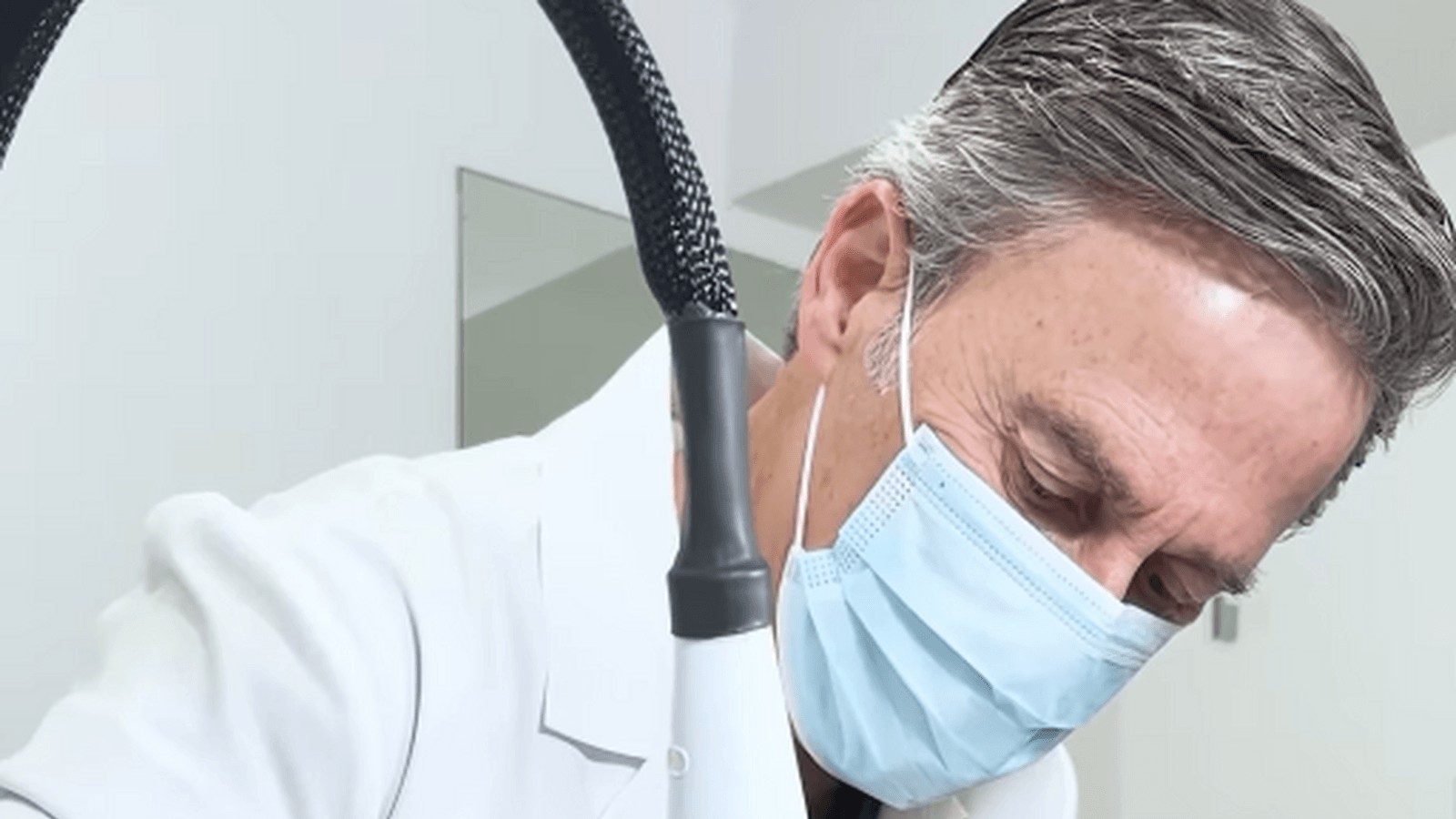 El dermatólogo madrileño que ha traído desde Estados Unidos el revolucionario láser frío antiedad El dermatólogo madrileño que ha traído desde Estados Unidos el revolucionario láser frío antiedad