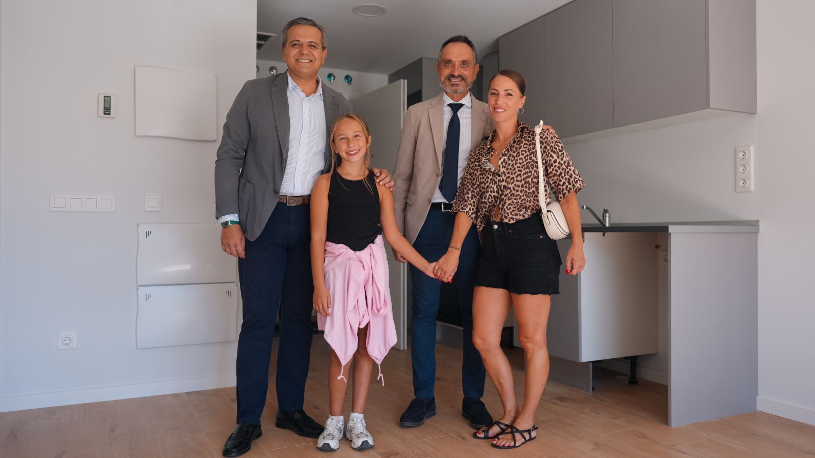 La Comunidad de Madrid entrega las primeras 130 viviendas del Plan Vive en Móstoles