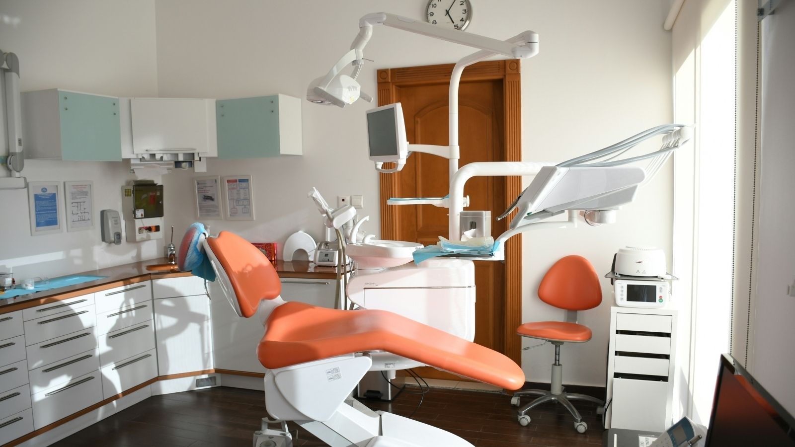 Implantes dentales en Madrid: ¿cómo elegir la clínica ideal?