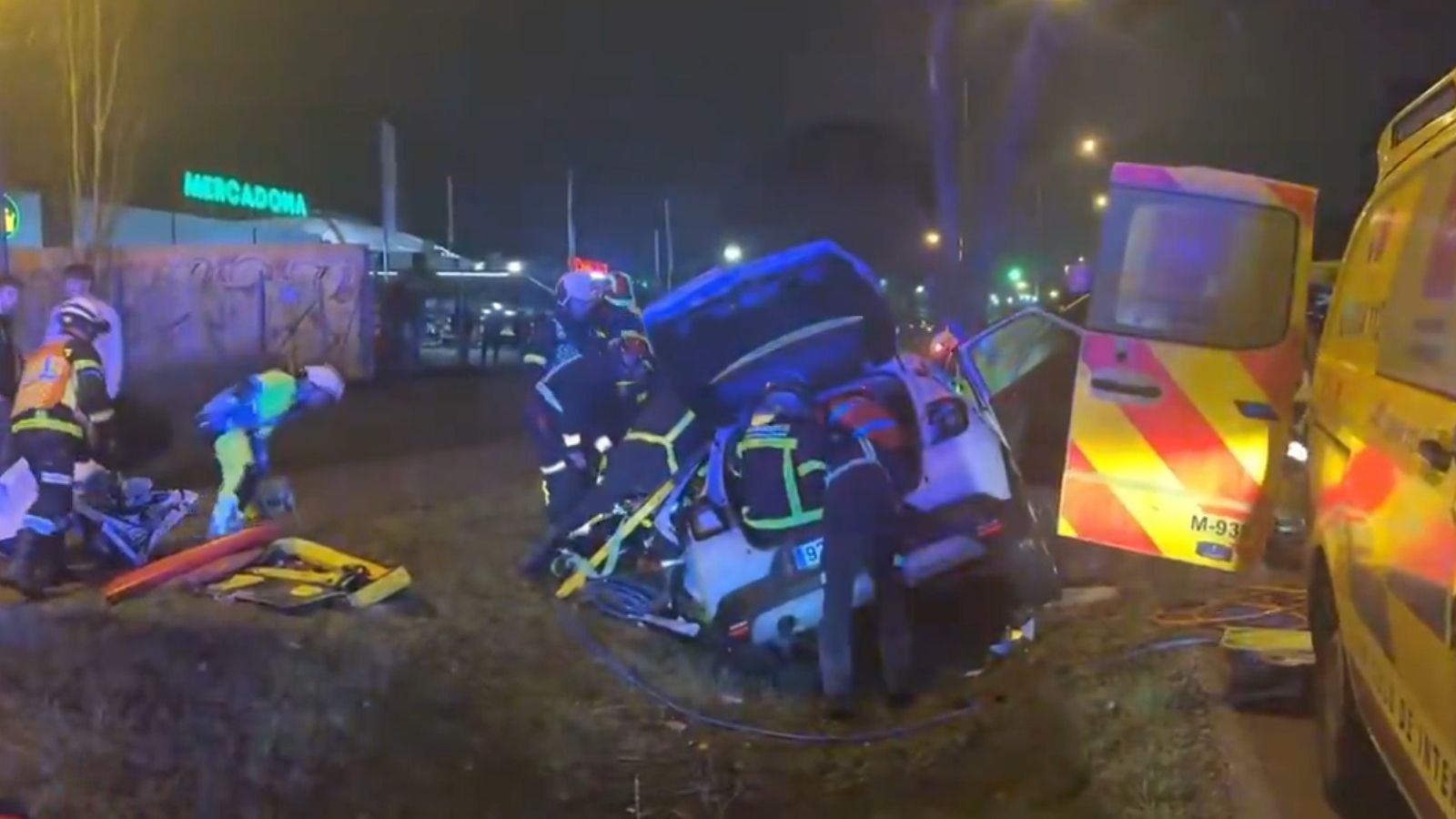 Un herido grave tras un choque entre un turismo y un autobús con pasajeros en Pozuelo