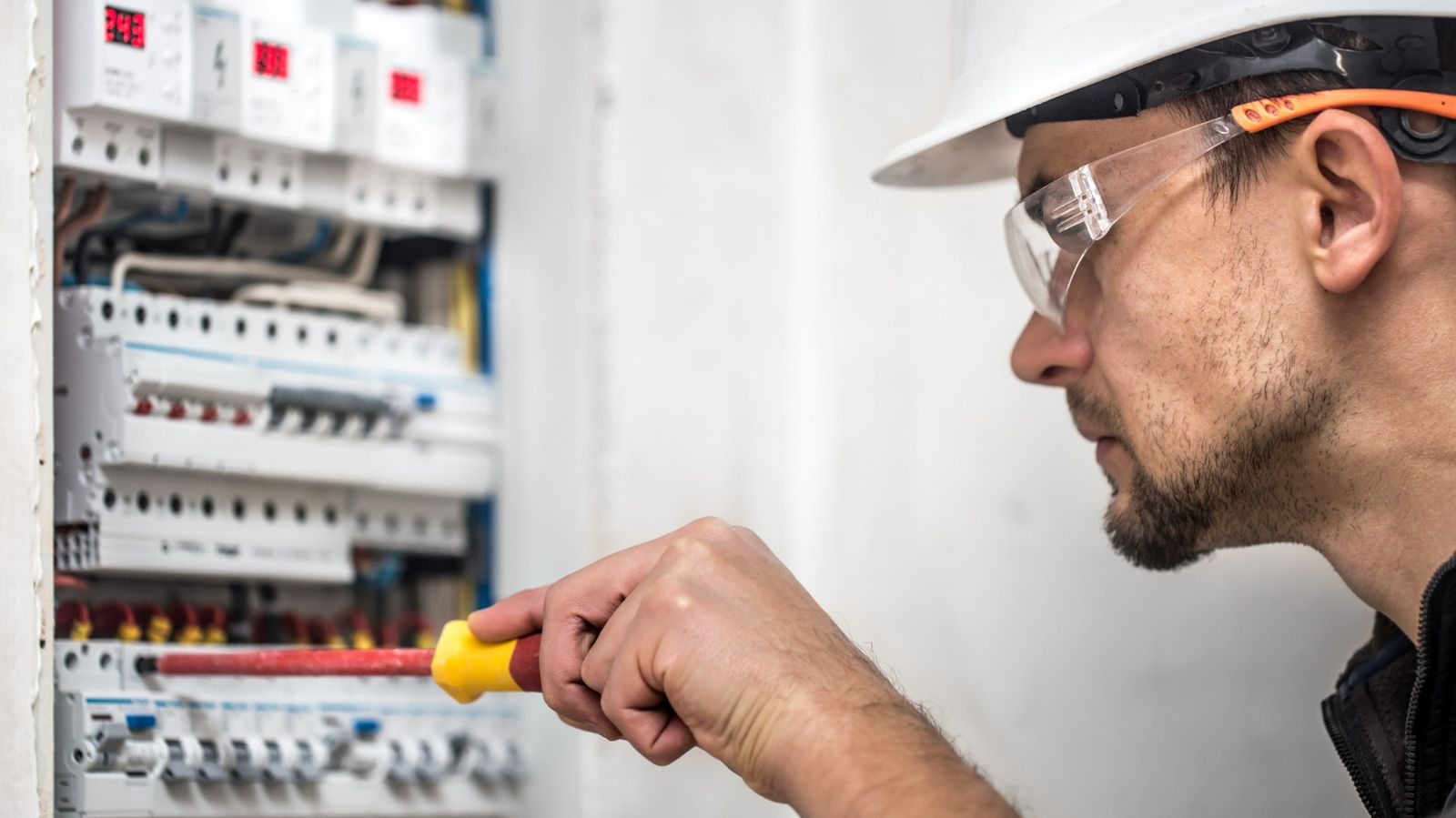 La importancia de contar con instaladores autorizados para la seguridad eléctrica en los hogares de Madrid