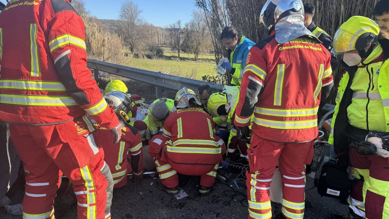Una colisión frontal en la M-204 en Ambite deja seis heridos, uno muy grave