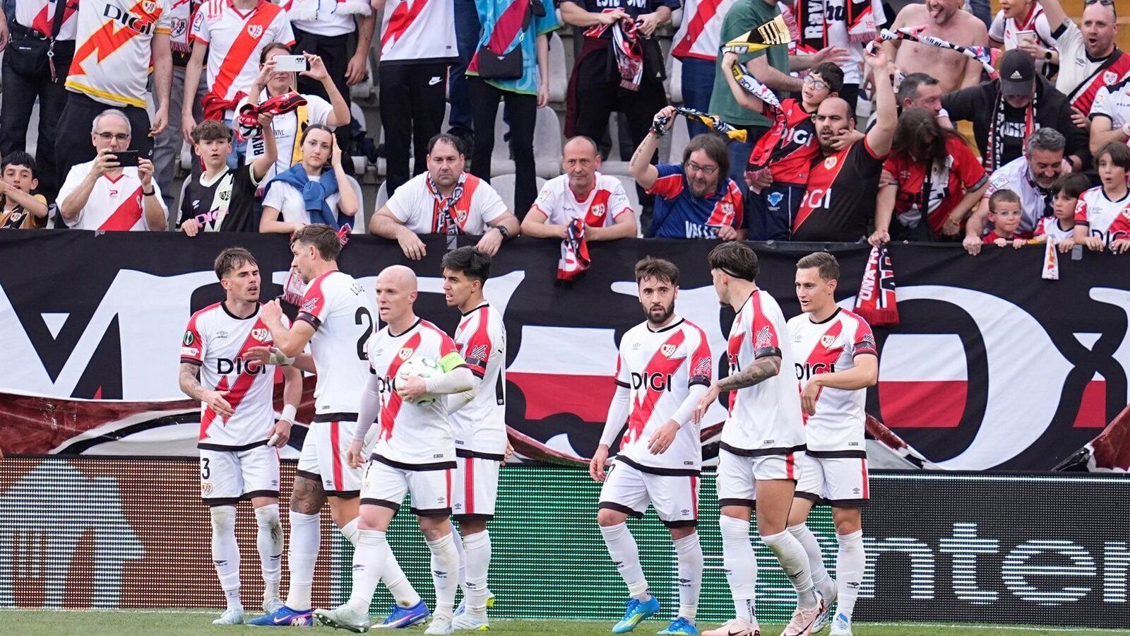 El Rayo Vallecano derrota al Espanyol con un gol de Sergio Camello