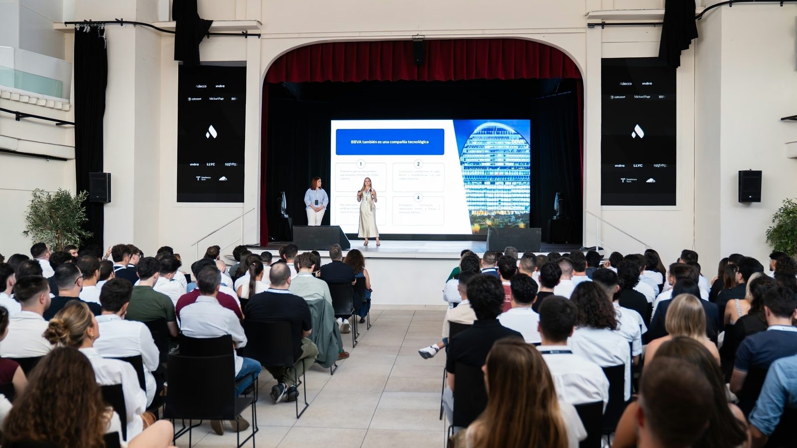 Evolve reúne en Madrid a BBVA, Telefónica e Indra en una jornada para conectar talento tech con empresas