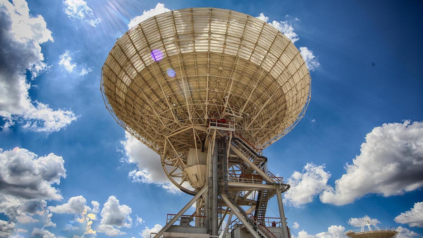 El incendio amenaza la estación de antenas de la NASA en Madrid
