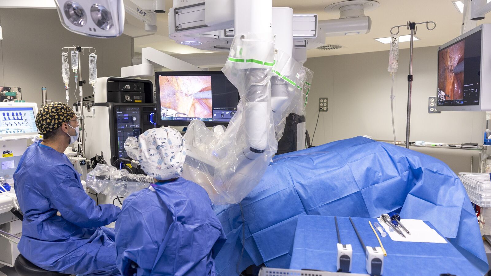 HLA Universitario Moncloa lleva a cabo la primera intervención con el nuevo robot Da Vinci 5