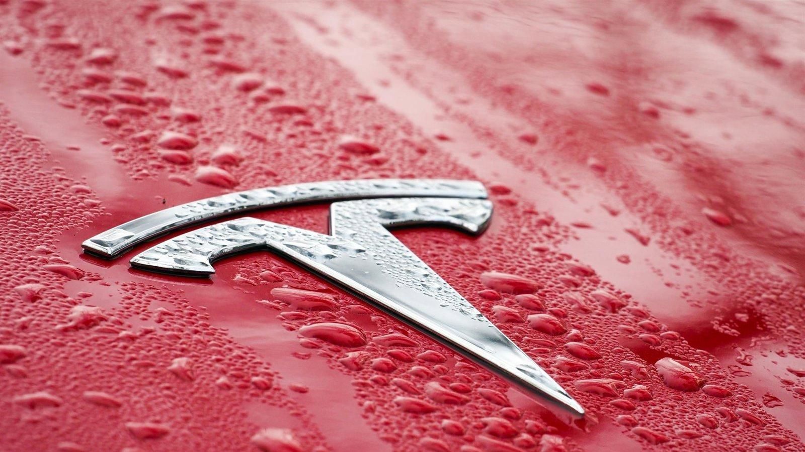 Tesla pide a Europa que apruebe su conducción autónoma
