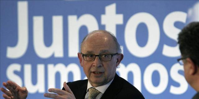 González da a Montoro la "bienvenida al club" de la rebaja de impuestos