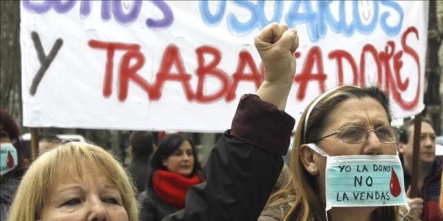 Cautela en la 'marea blanca' tras la marcha atrás de Sanidad