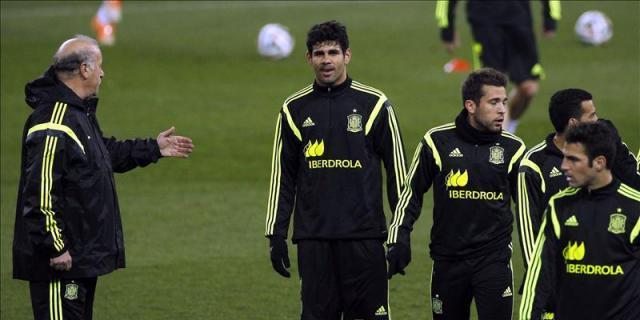 Del Bosque prueba con Costa de titular en el Vicente Calderón